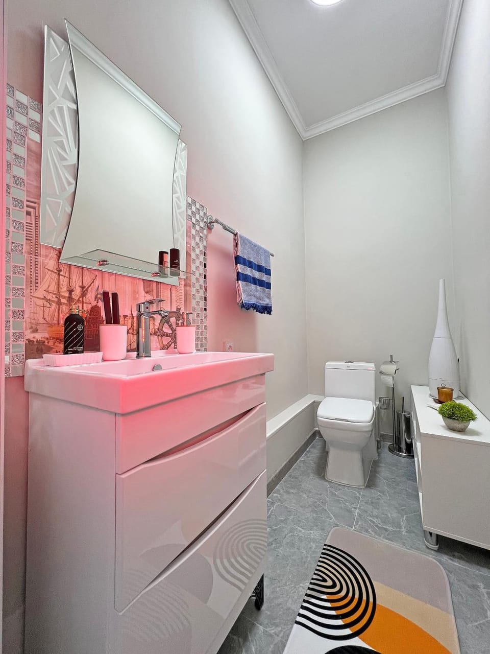 Toilet, Bath, towels
