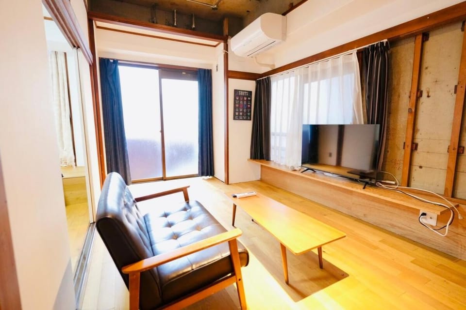 AMs house 5 min to Ikebukuro 13 min to Shinjuku Station 19 min to Shibuya Station Apartment in Shinjuku