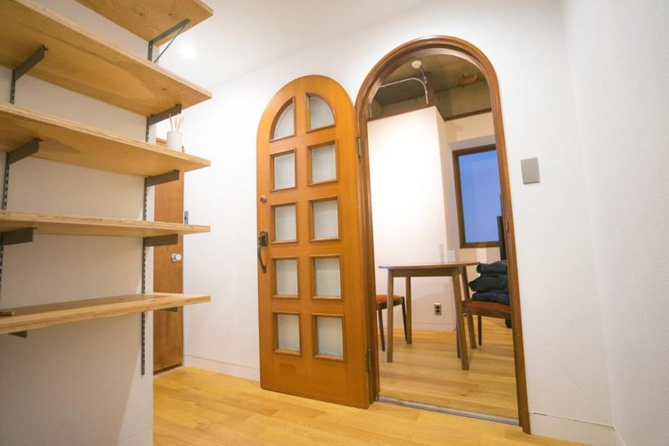 AMs house 5 min to Ikebukuro 13 min to Shinjuku Station 19 min to Shibuya Station Apartment in Shinjuku