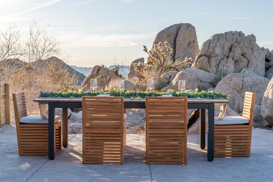 Natural landscape, Balcony/Terrace, Dining area
