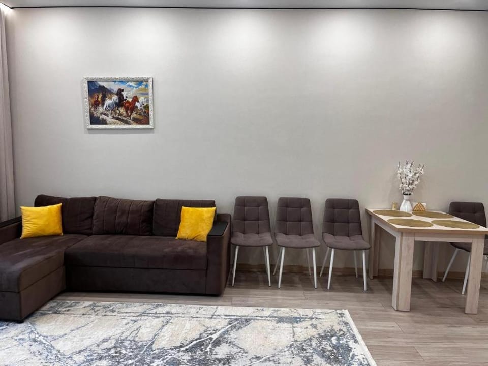 ТОП-ТОП BUSINESS 2 комнат, кодовый замок ТРЦ Ханшатыр Apartment in Kazakhstan
