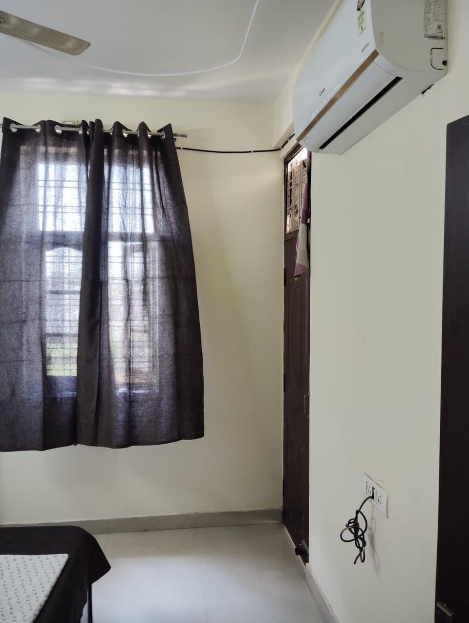 Bed, Bedroom, air conditioner