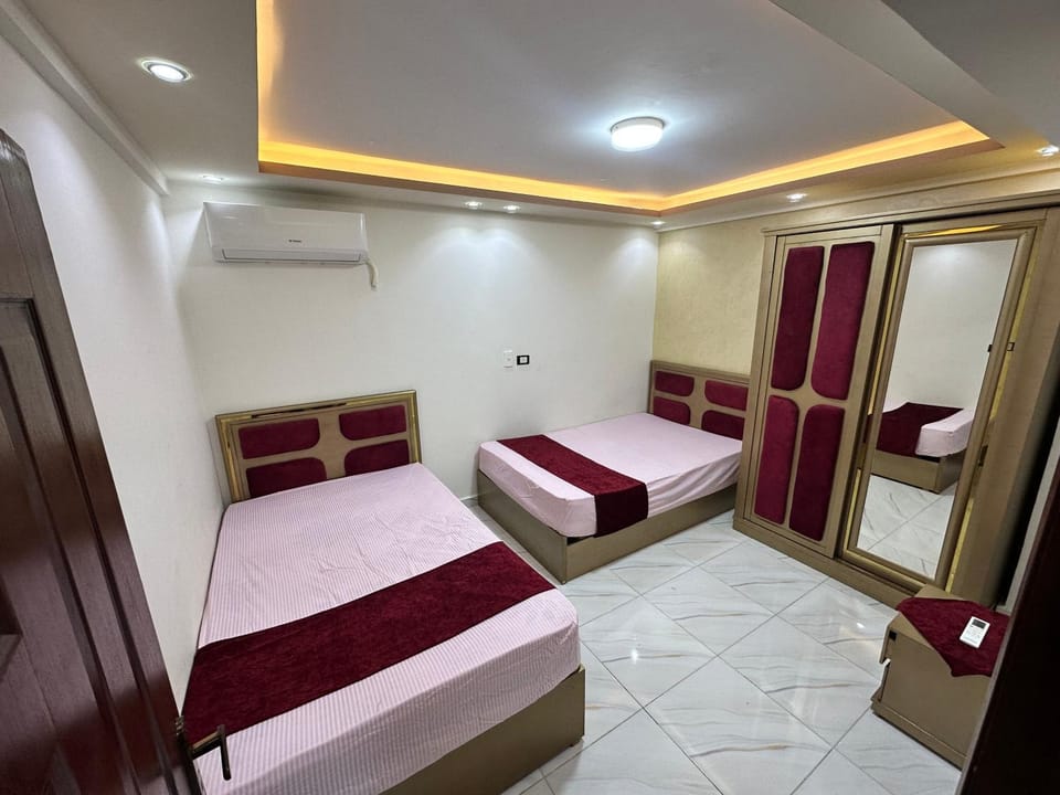 اكتوبر الحي الاول امام نادي وادي دجلة Apartment in Egypt