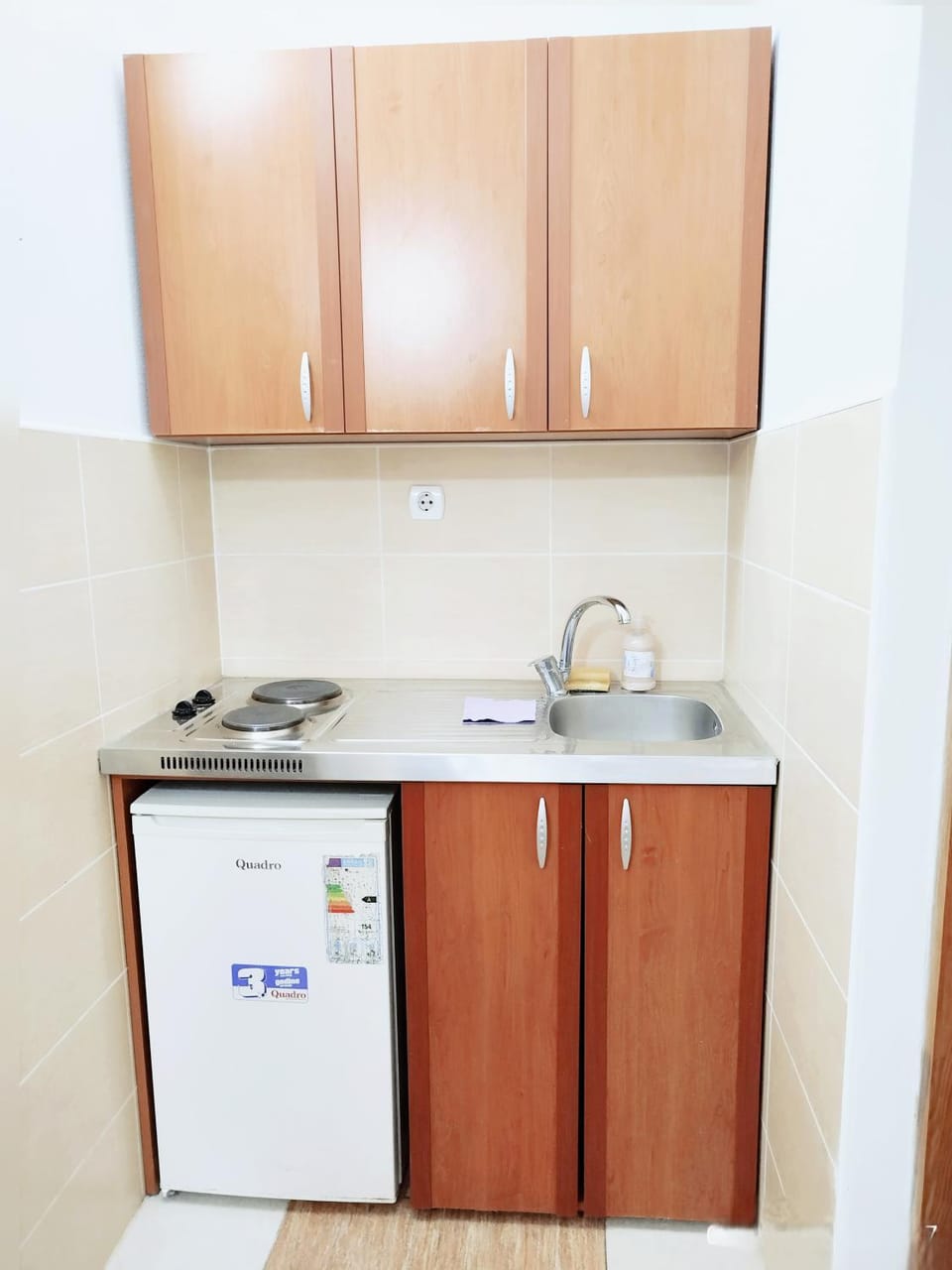 Kitchen or kitchenette, minibar, oven, stove