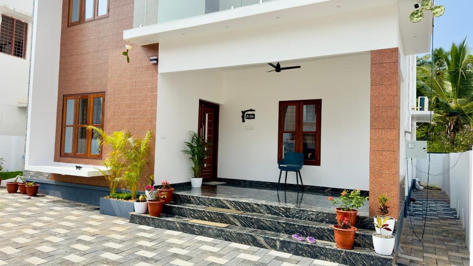 Property building, Facade/entrance, Garden view