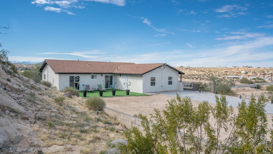 Property building, Natural landscape, Mountain view