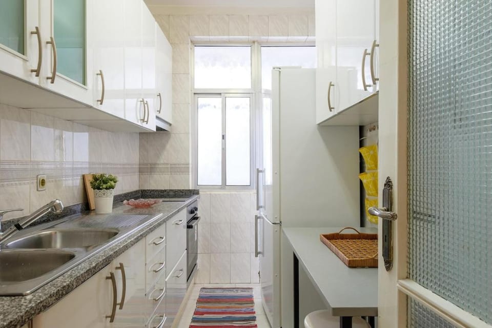 Spacious 3 BRs Apartment, steps to Joao's station Apartment in Vila Nova de Gaia