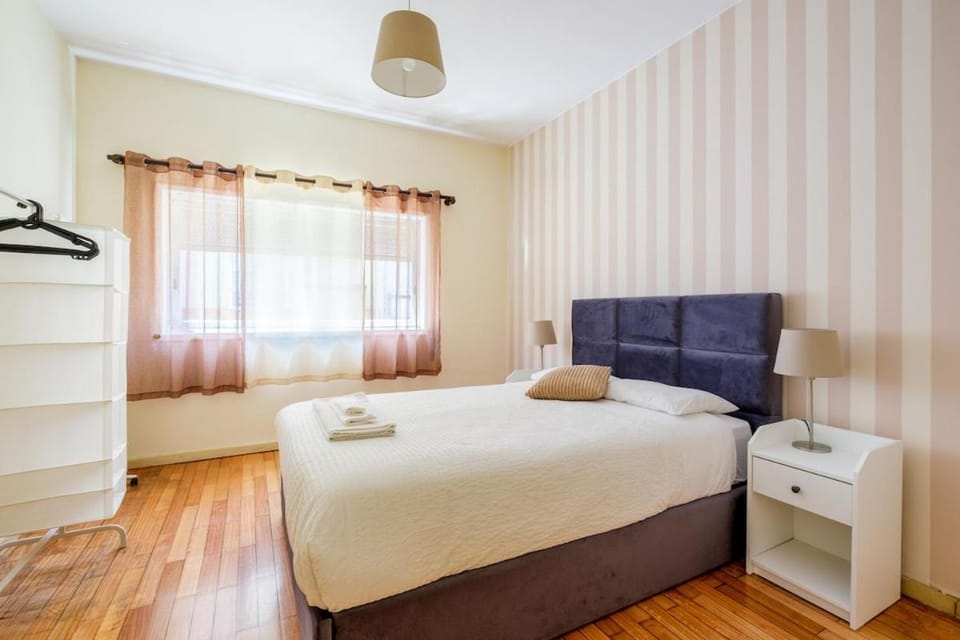 Spacious 3 BRs Apartment, steps to Joao's station Apartment in Vila Nova de Gaia