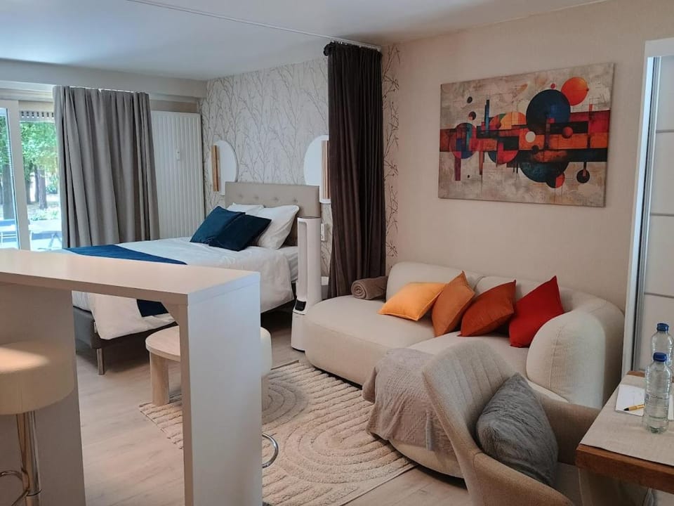 Living room, Bedroom