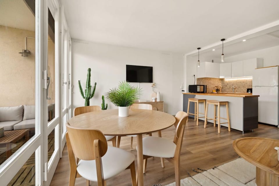 TV and multimedia, Kitchen or kitchenette, Seating area, Dining area