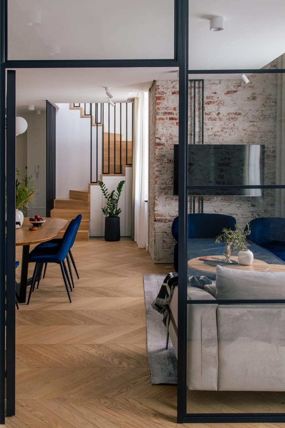 TV and multimedia, Kitchen or kitchenette, Living room, Seating area, Dining area
