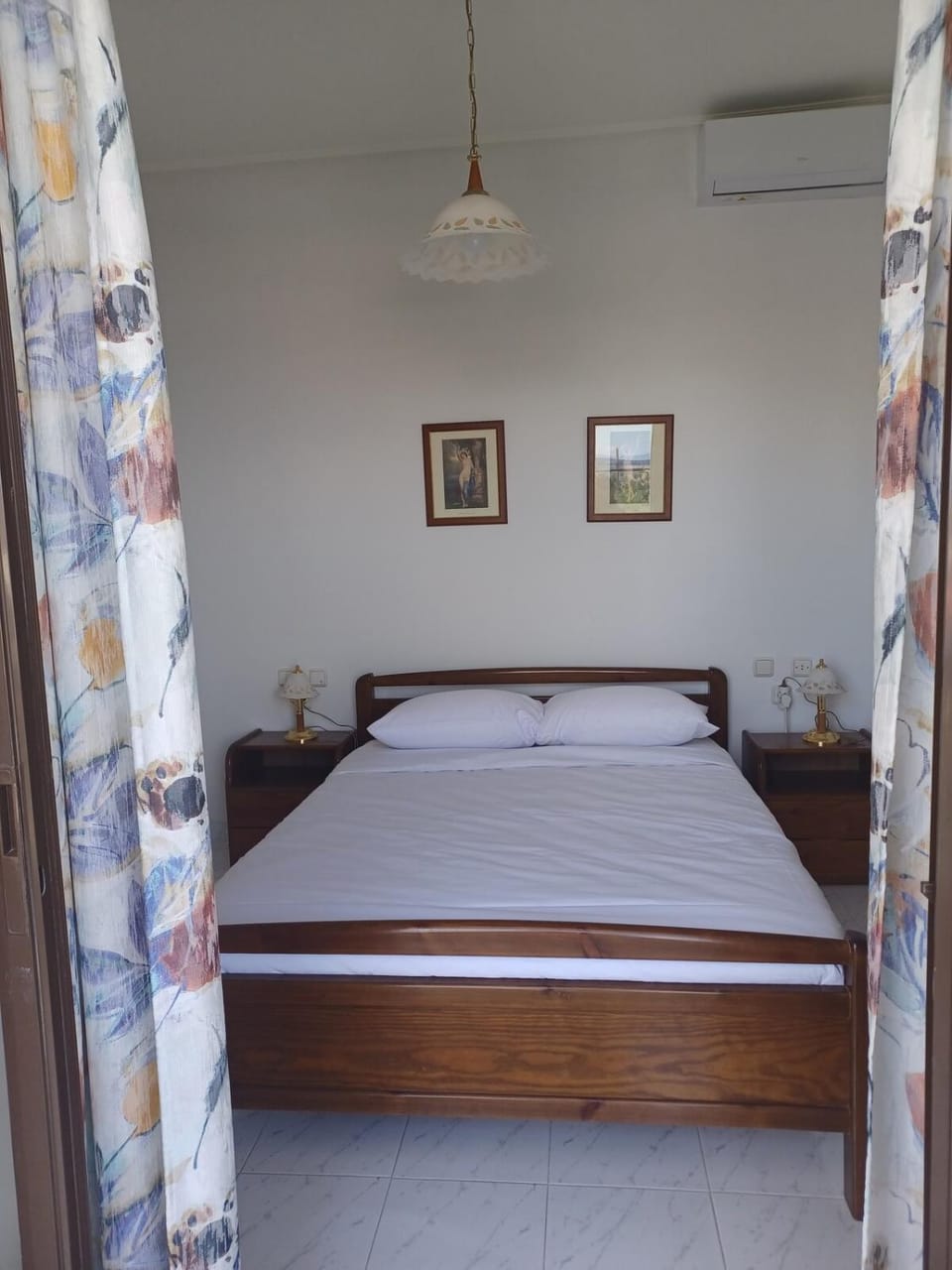 Bed, Bedroom, air conditioner