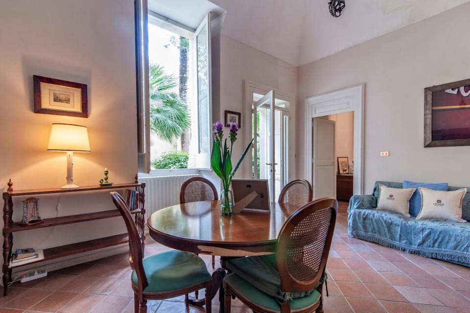 TV and multimedia, Living room, Photo of the whole room, Seating area, Dining area, Breakfast