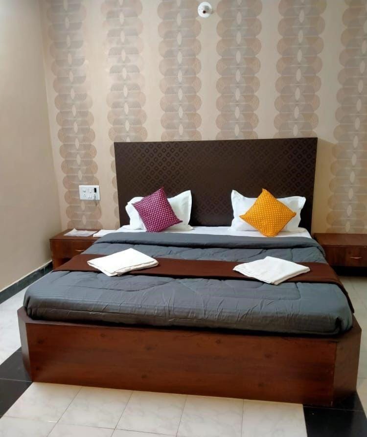 Bed, Living room, Photo of the whole room, Bedroom