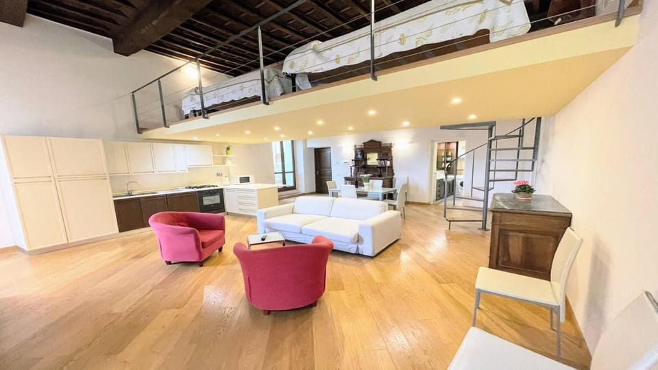 6 guests apt with terrace in pedestrian historic centre of Spoleto Apartment in Spoleto