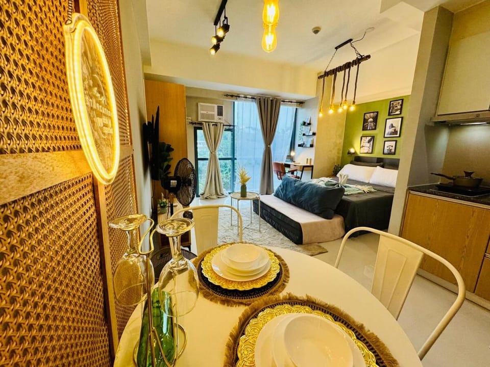 Netflix and WiFi Staycation Viceroy Walk to Venice Grand Canal Apartment in Makati