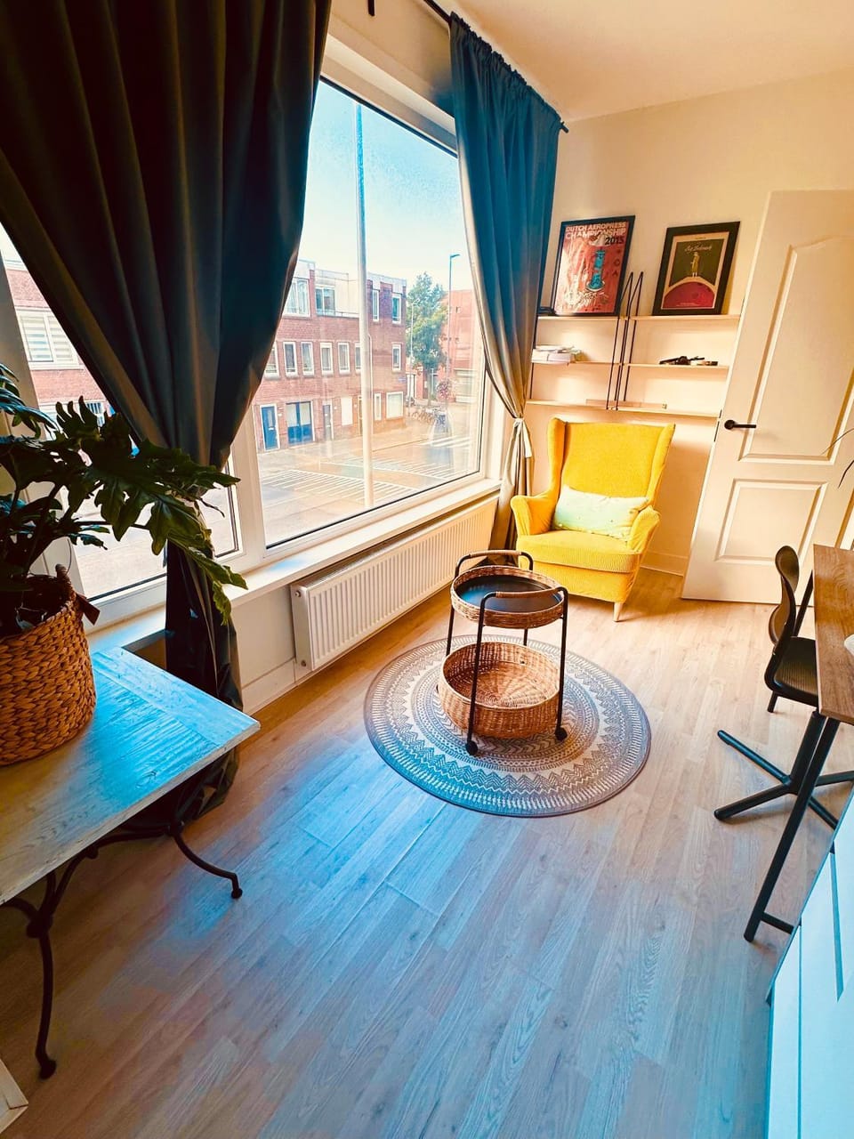 Nice bedroom with little balcony, 5 minutes from Metro and 10 minutes from Ahoy Vacation rental in Rotterdam