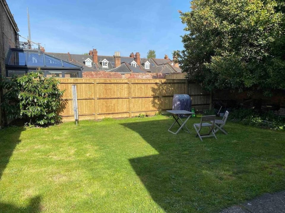 NEW Summer Beach Escape With Garden And Parking Bay Apartment in Poole