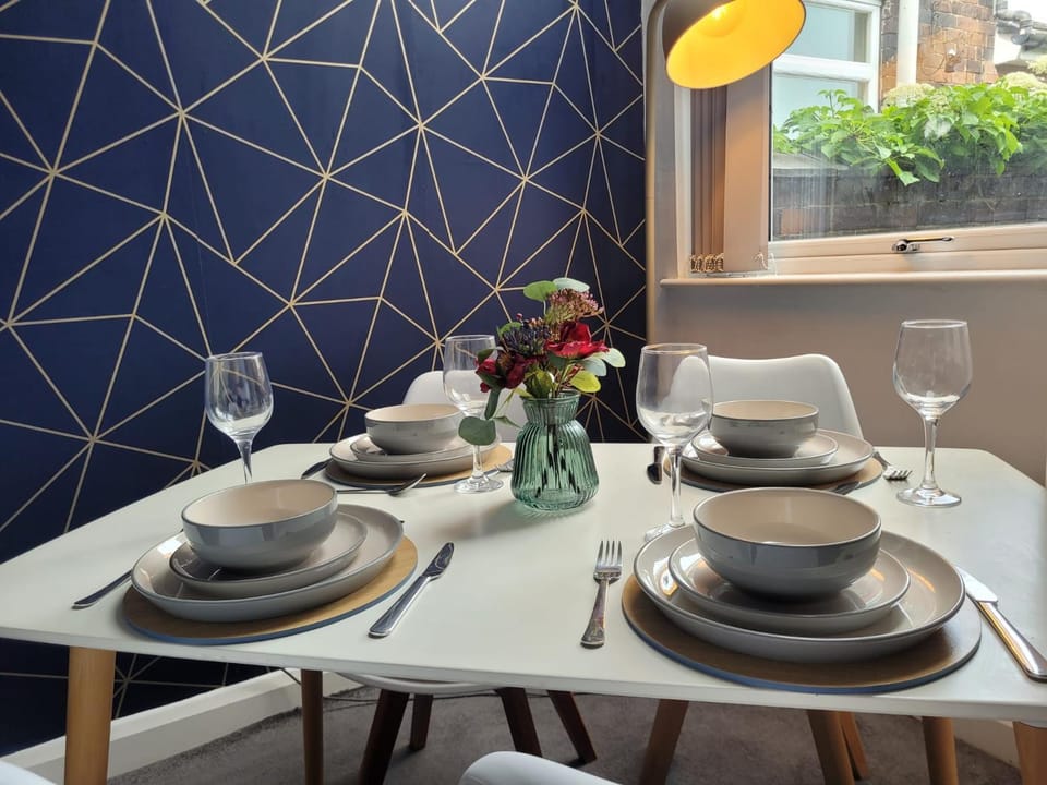 Dining area, heating
