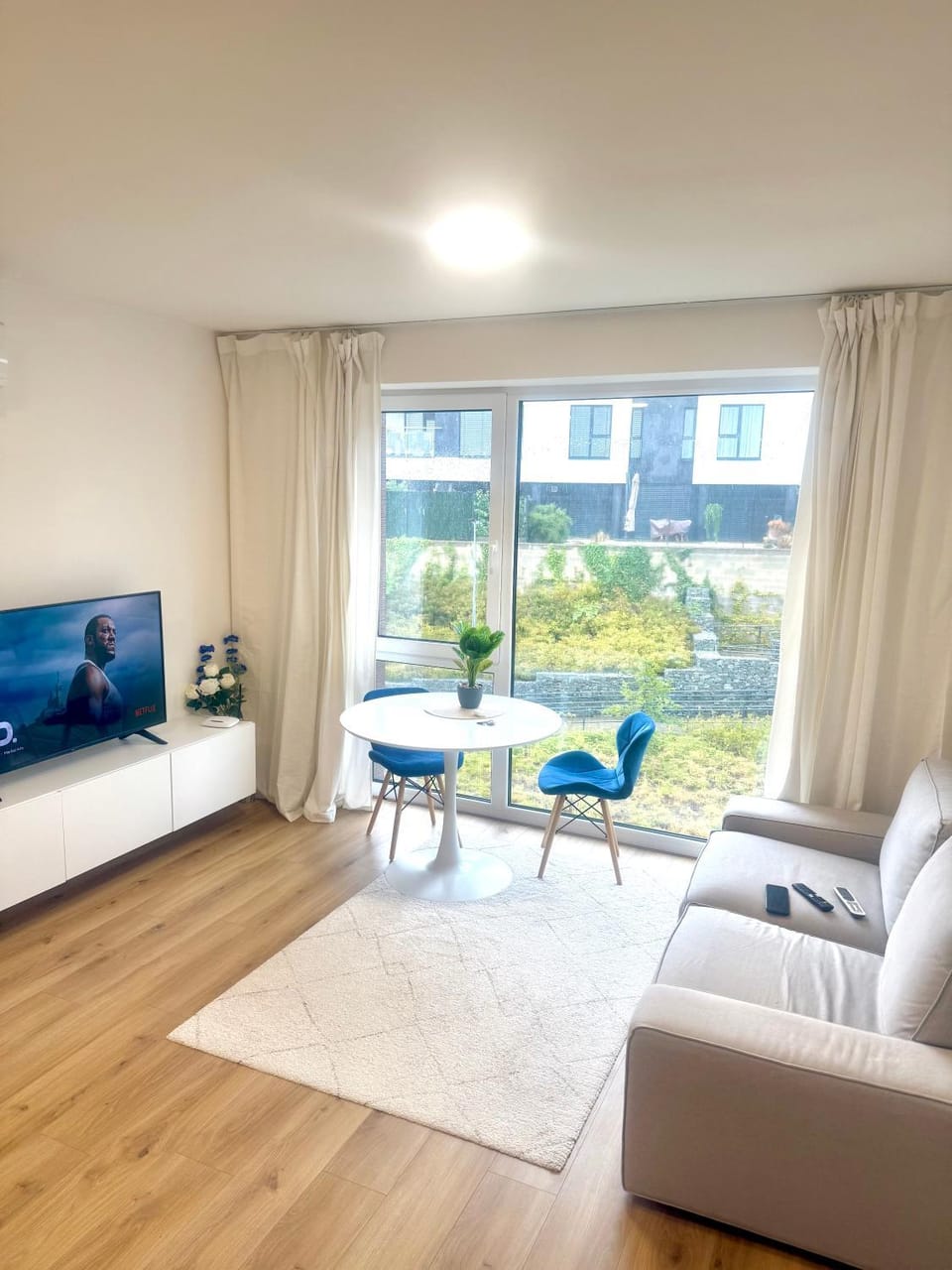 TV and multimedia, Living room, Seating area