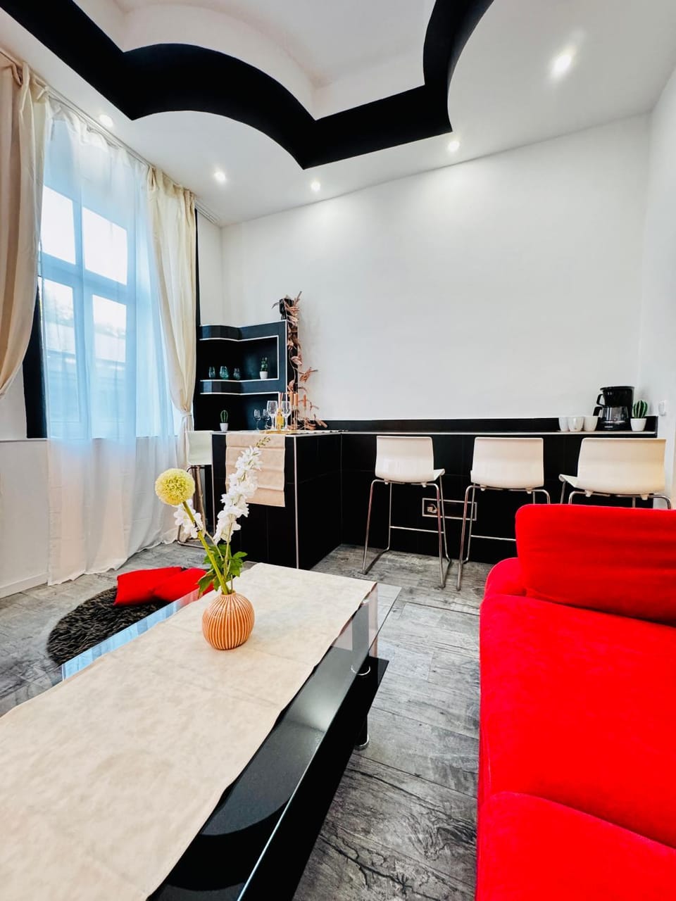 Kitchen or kitchenette, Seating area, Dining area