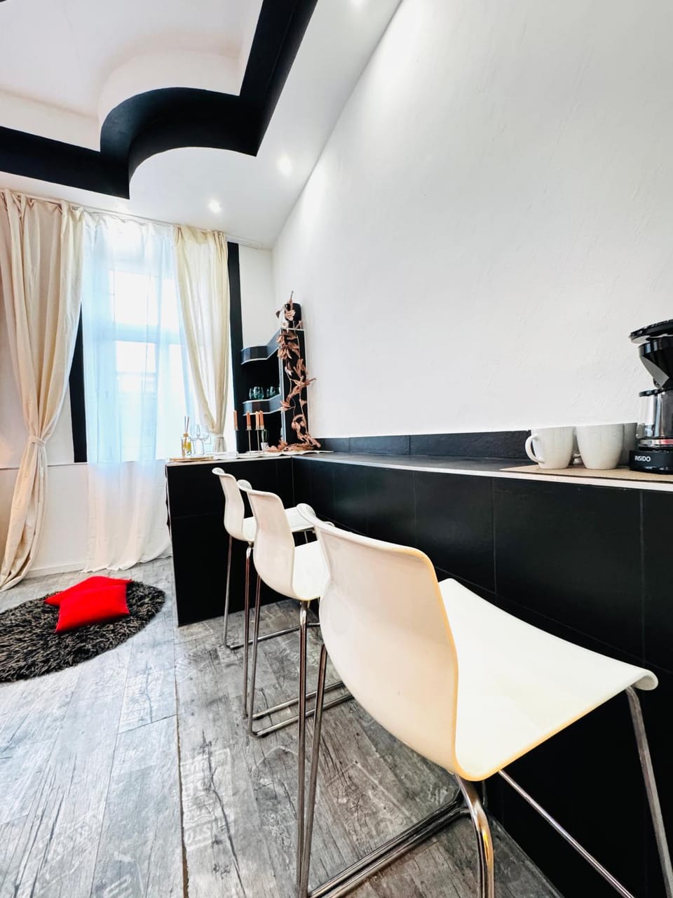 Coffee/tea facilities, Kitchen or kitchenette, Seating area