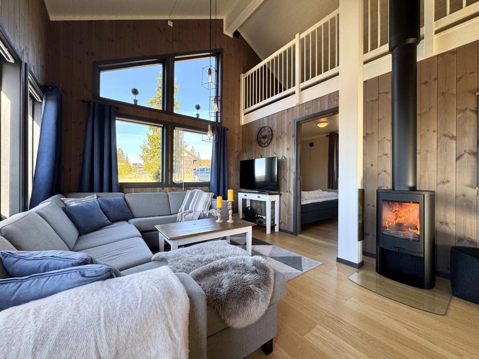 TV and multimedia, Living room, Seating area, fireplace