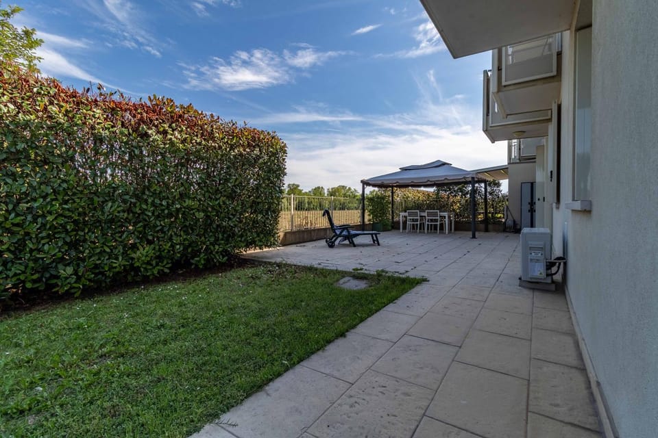 Property building, Spring, Day, Garden, View (from property/room), Balcony/Terrace, Garden view