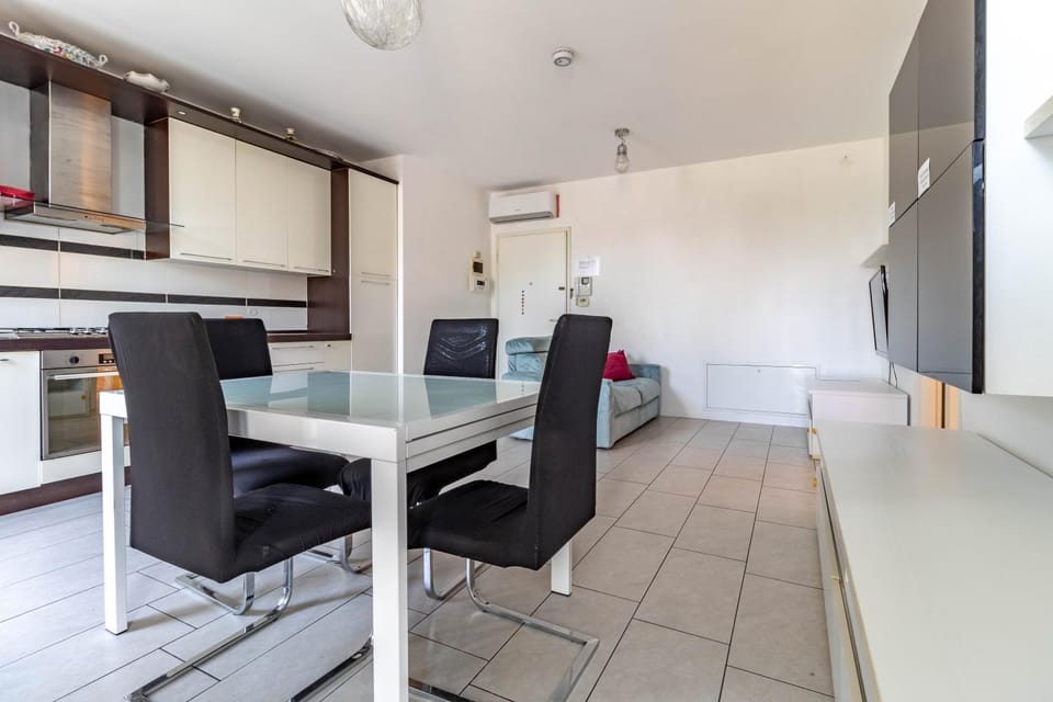 Kitchen or kitchenette, Living room, Seating area, Dining area, oven, stove, air conditioner
