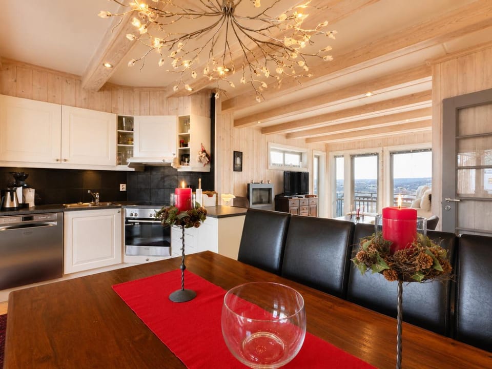 Living room, Dining area, Mountain view, kitchen