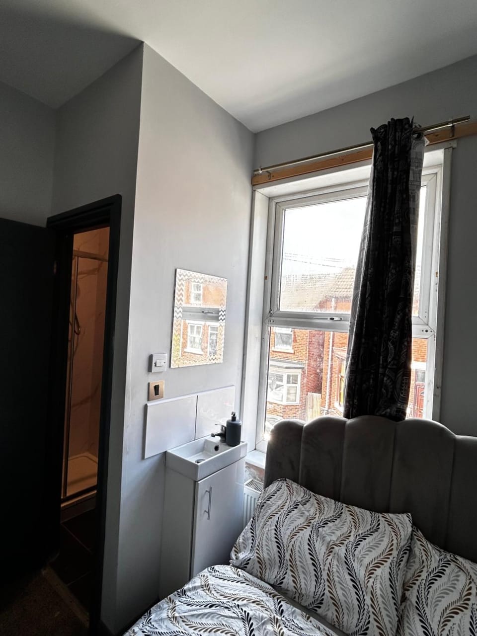 Private ensuite room close to Rotherham city centre 3 Vacation rental in Rotherham