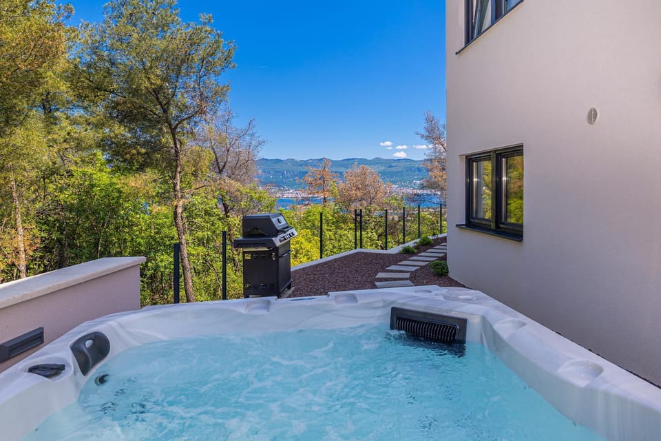 Natural landscape, Hot Tub