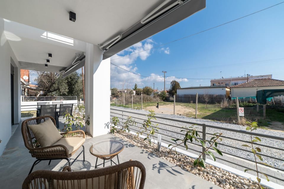 View (from property/room), Balcony/Terrace, Seating area