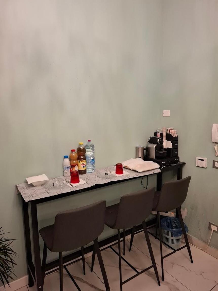 Coffee/tea facilities, Food and drinks, Breakfast
