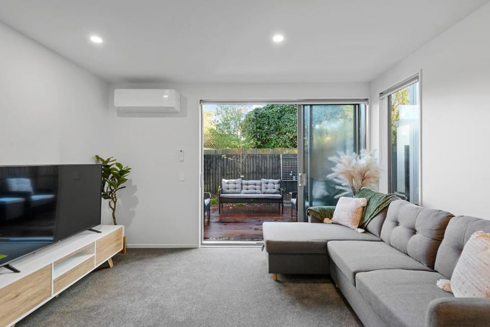 Cosy Oasis Close To CBD Apartment in Christchurch