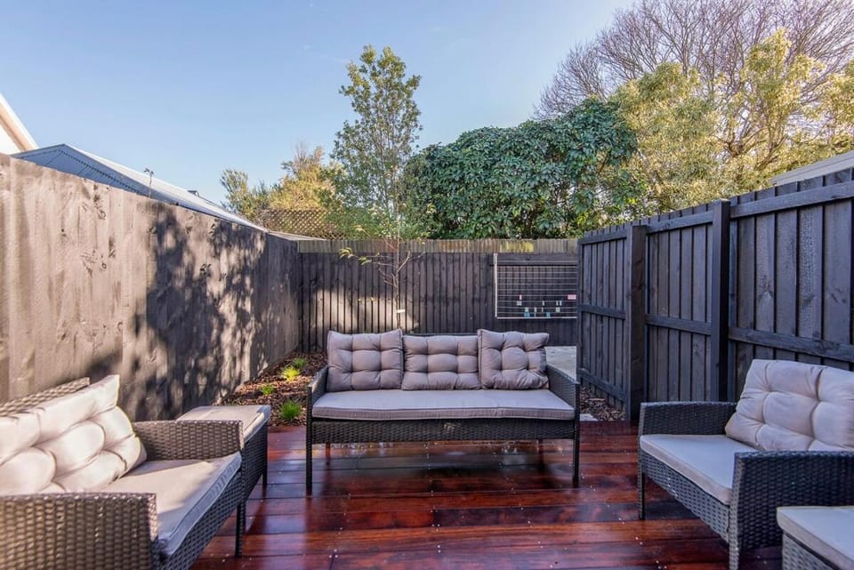 Cosy Oasis Close To CBD Apartment in Christchurch