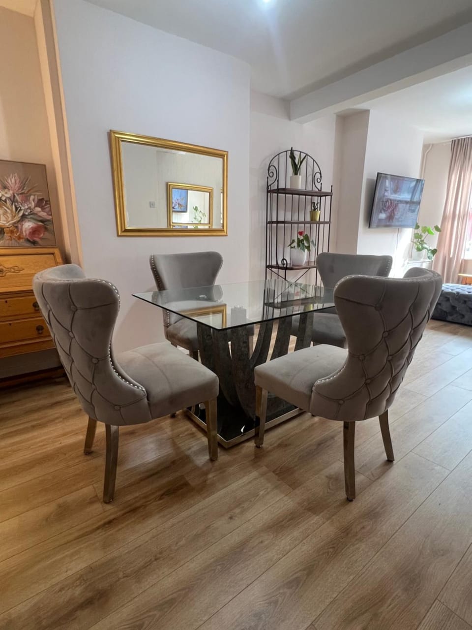 TV and multimedia, Dining area