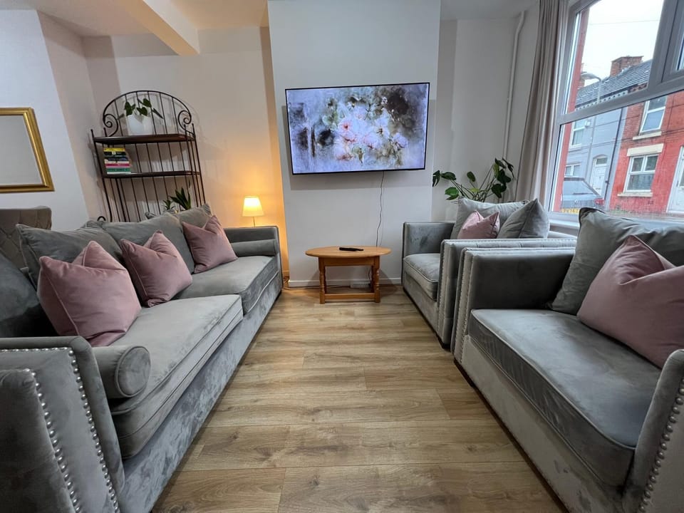 Liverpool Rose House Stylish 3 Bed Near Anfield and Goodison Park House in Liverpool