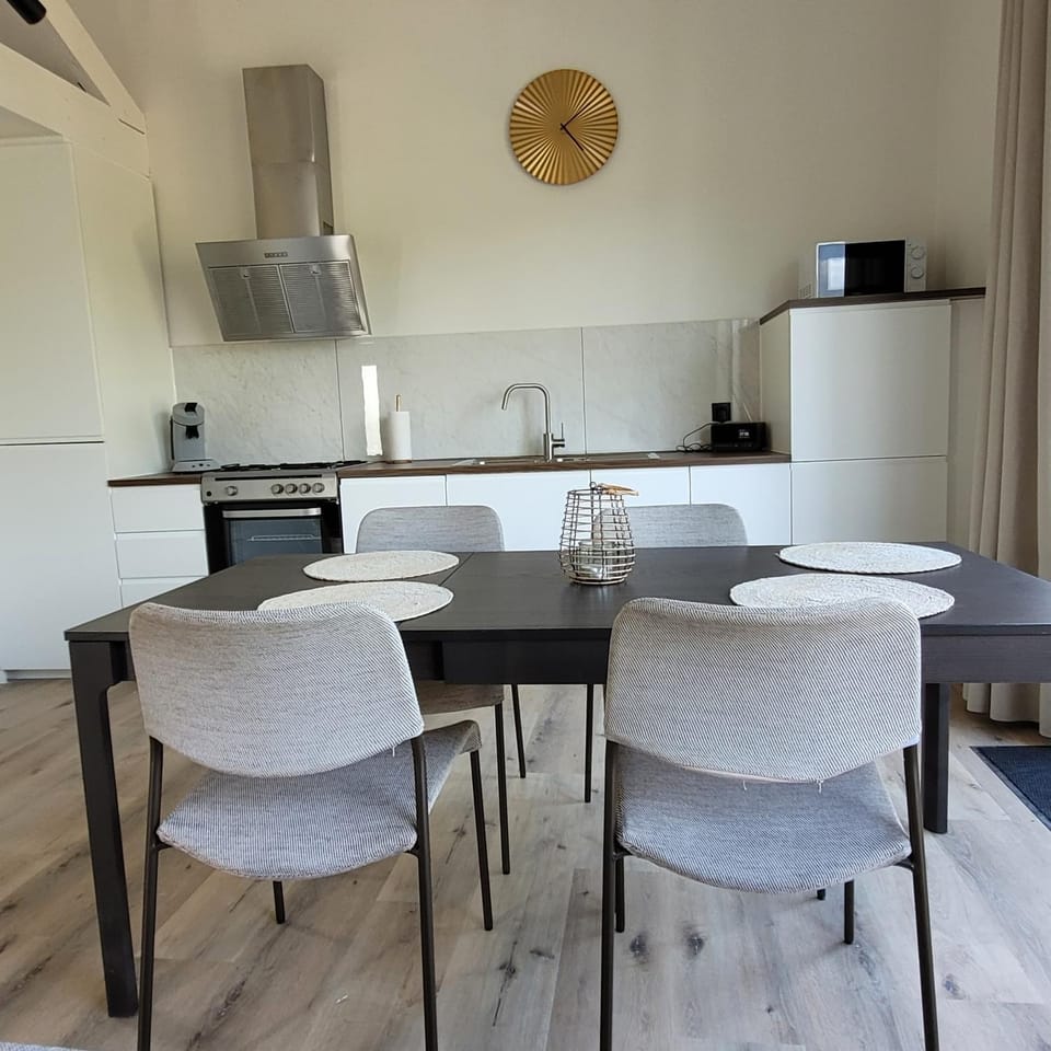 Kitchen or kitchenette, Dining area, dishwasher, oven, toaster