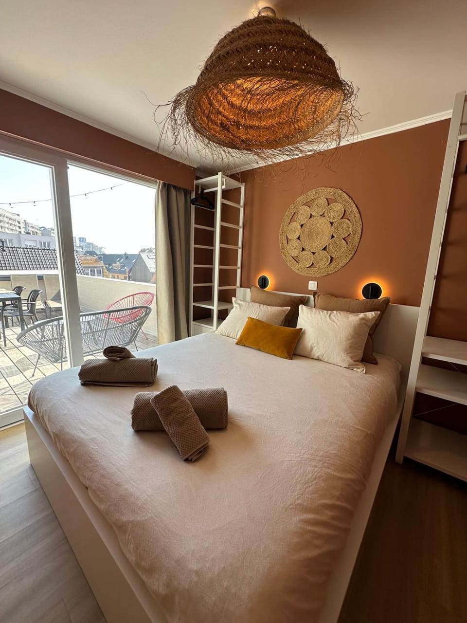 Bed, Photo of the whole room, Bedroom, towels