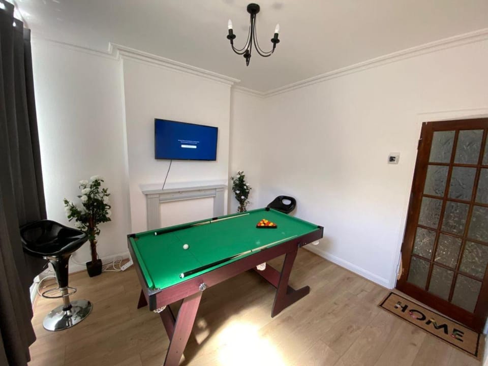 Billiard, Game Room, TV and multimedia, Seating area