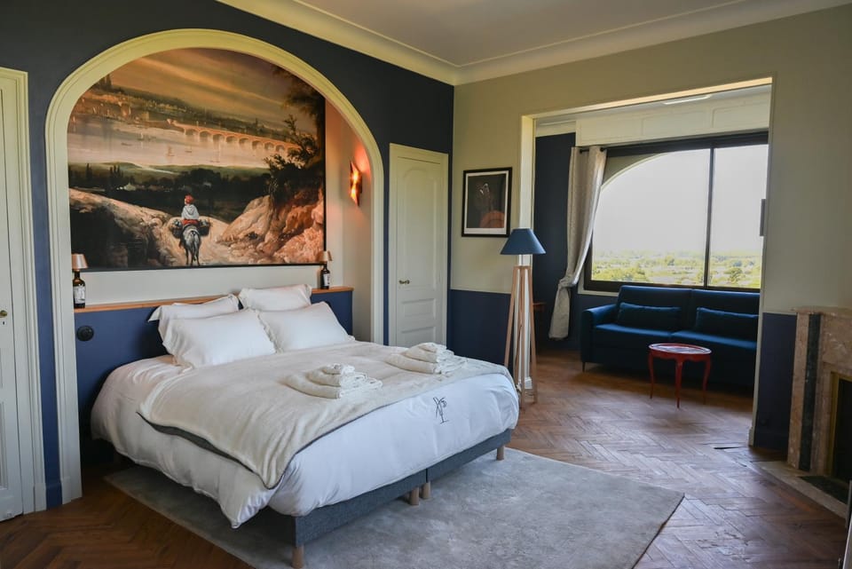 Bed, Photo of the whole room, Seating area, Bedroom, Garden view