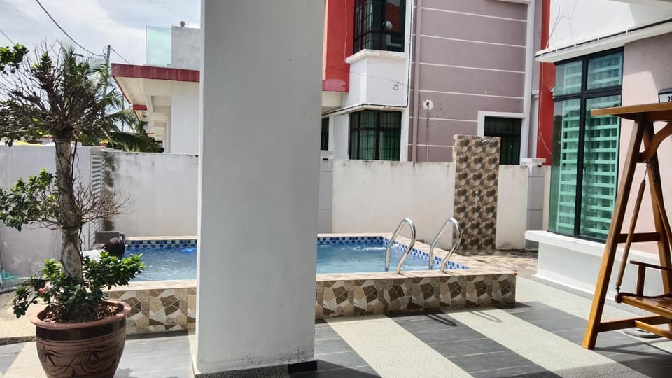 Rumah Jebat Guesthouse with Private Pool 5 Bedroom House in Malacca