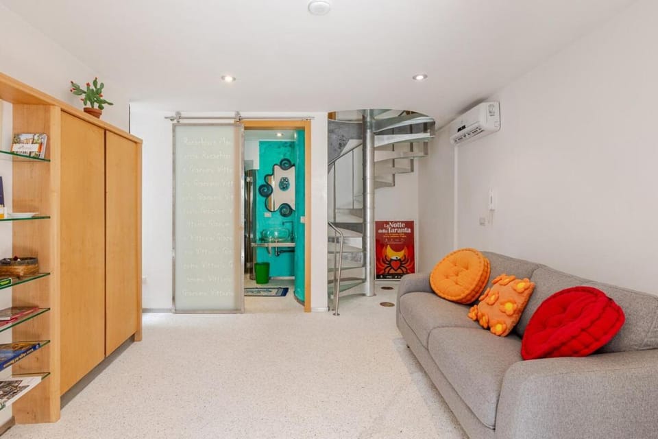 Living room, Seating area, air conditioner
