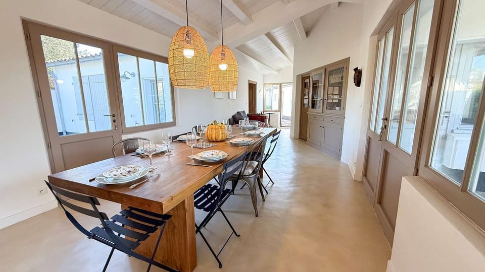 Seating area, Dining area