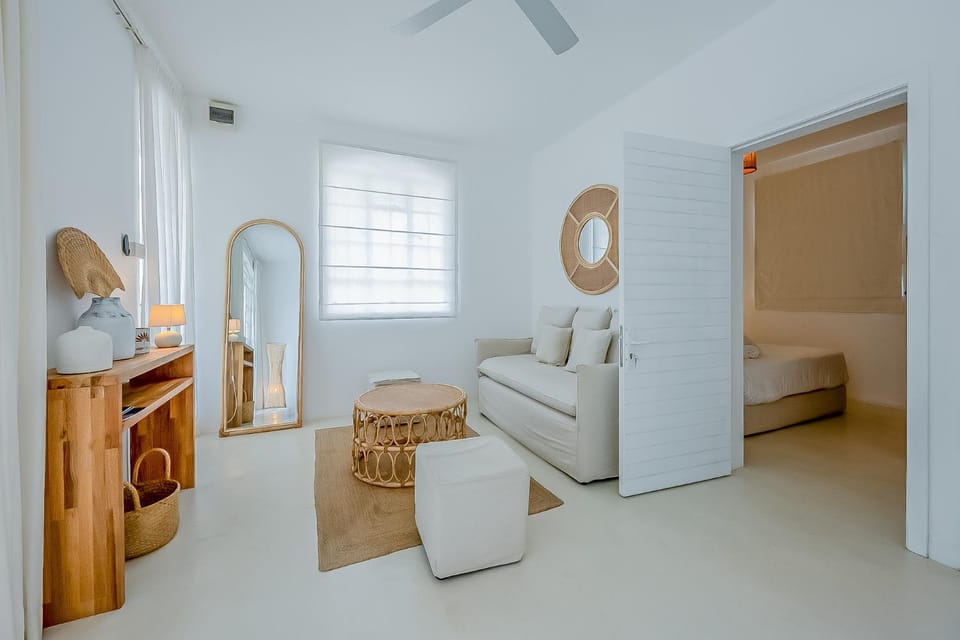 Communal lounge/ TV room, Living room
