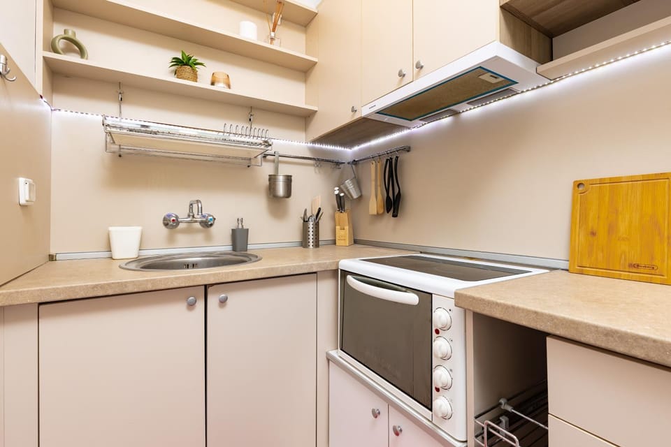 Kitchen or kitchenette, oven, stove