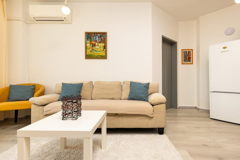 Kitchen or kitchenette, Living room, Seating area, air conditioner
