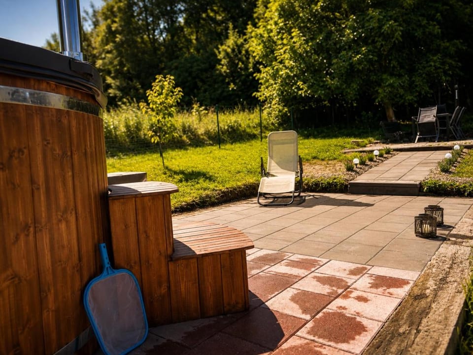 Garden, Hot Tub