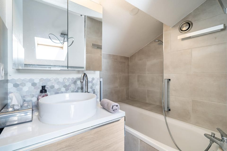 Shower, Bathroom, towels